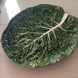 Green Leaf-Shaped Ceramic Plate